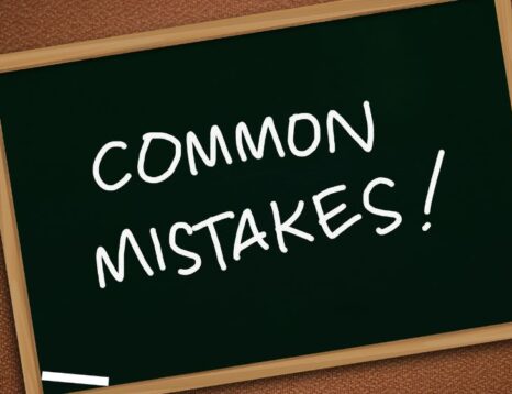 Chalkboard with a wooden frame showing the words 'Common Mistakes!' written in white chalk.